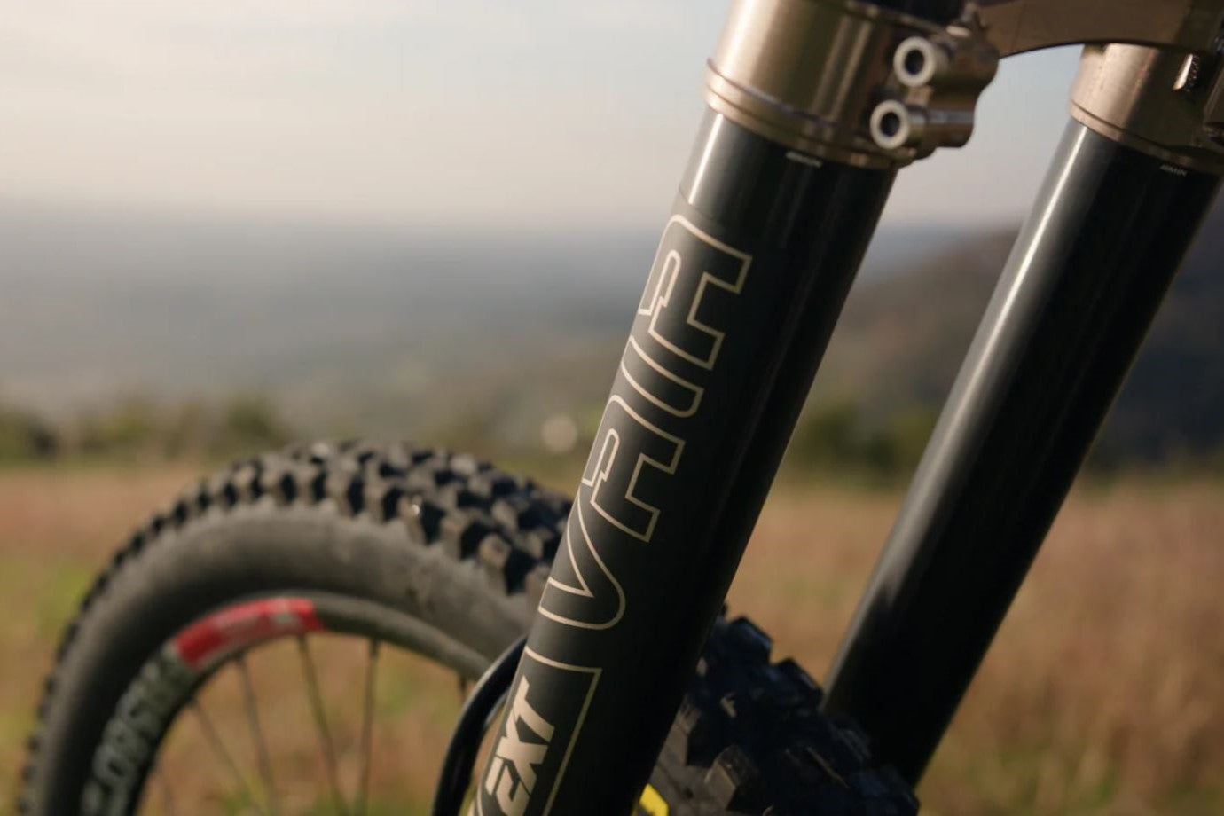 EXT Vaia Inverted Downhill Fork (170mm to 200mm Travel)